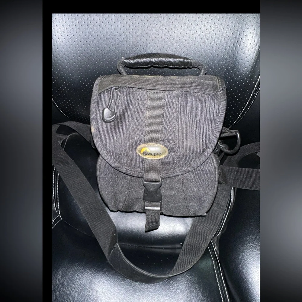 Lowepro EX 120 Camera Lens PADDED CARRYING CASE Pre- owned Good Condition